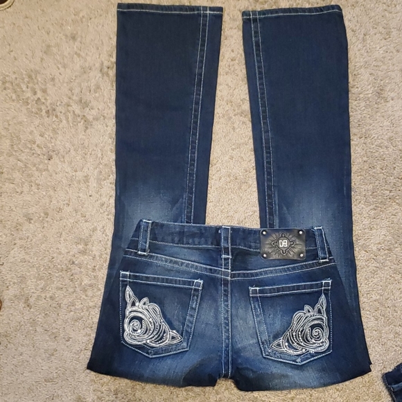 D9 Jeans - Picture 3 of 15